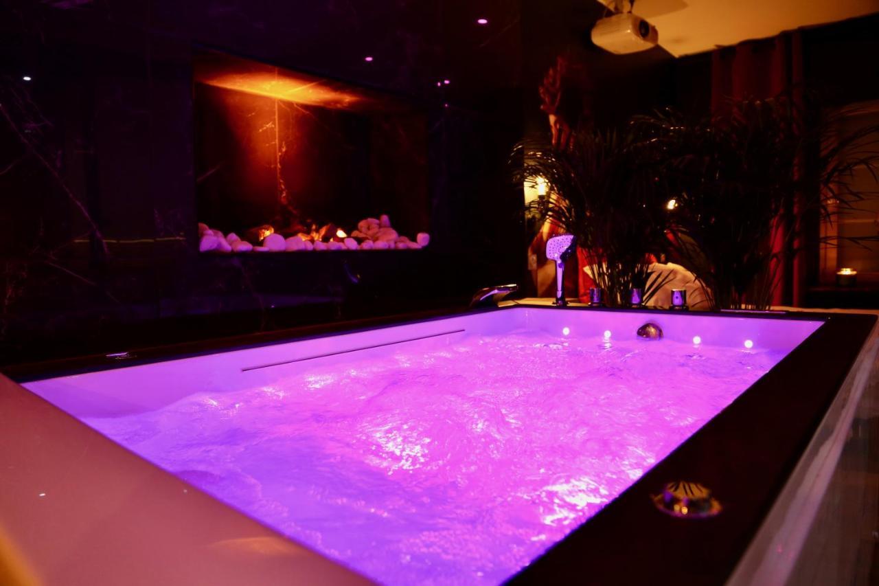 Love Room Gold - Les Delices Rooms Angers Exterior photo