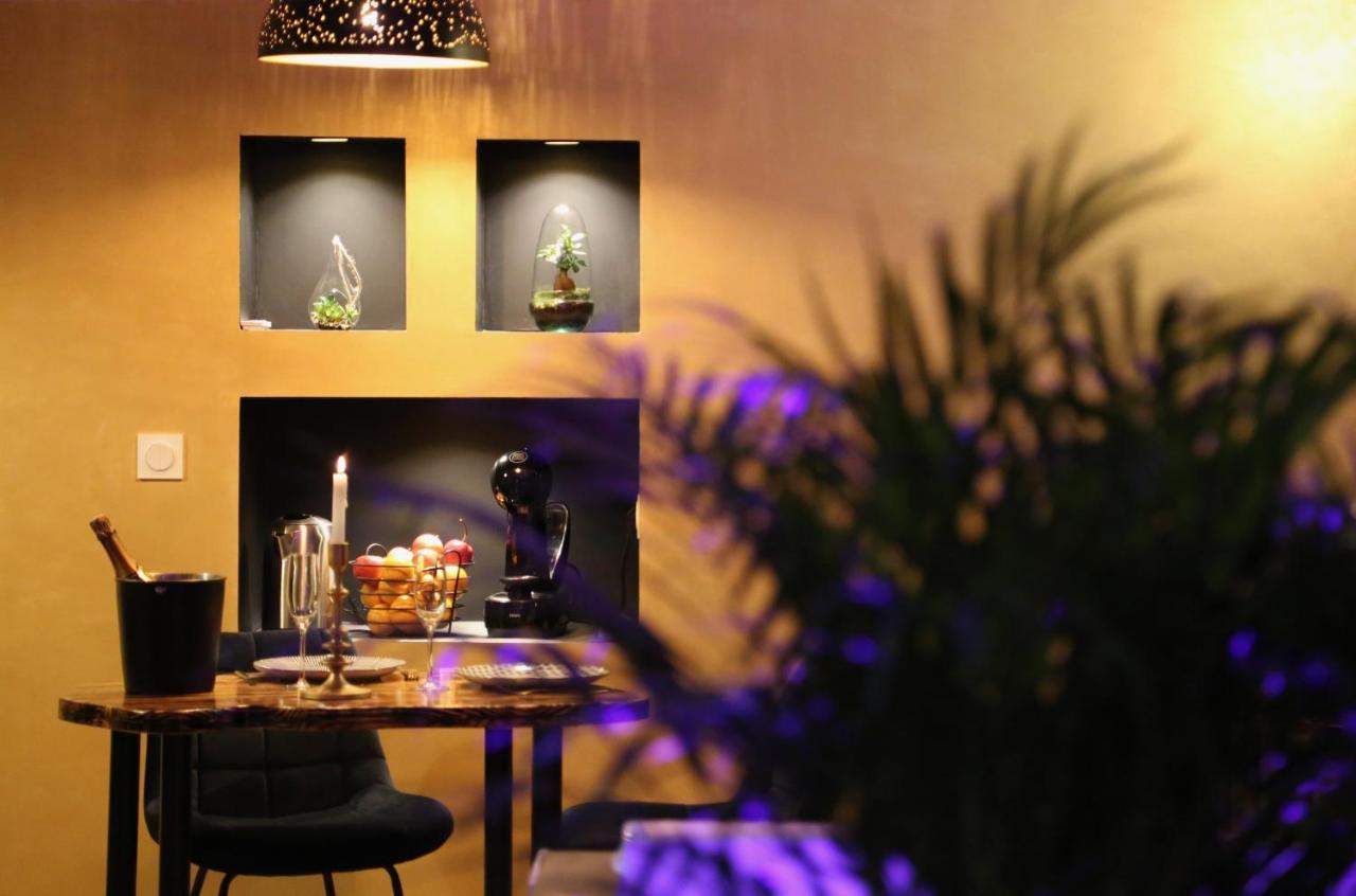 Love Room Gold - Les Delices Rooms Angers Exterior photo