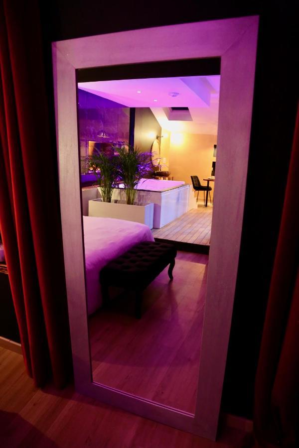Love Room Gold - Les Delices Rooms Angers Exterior photo